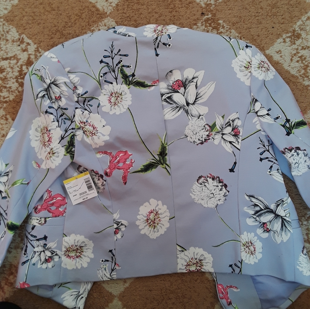 Simply Styled Floral Blazer - Picture 2 of 4